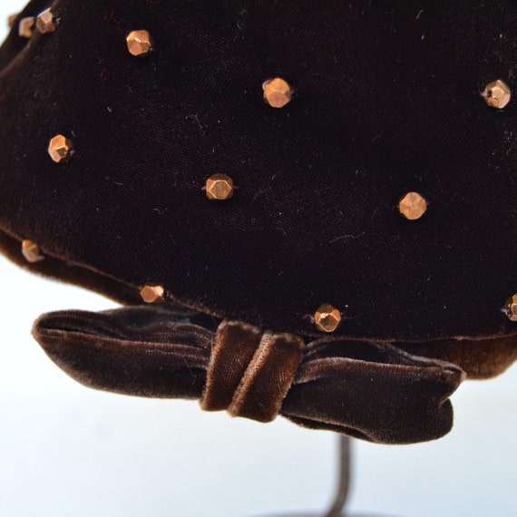 Vintage 1950's/1960's Brown Velvety Hat with Velv… - image 2