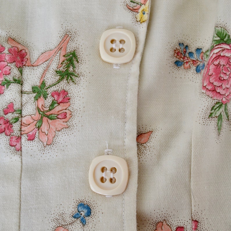 Vintage Cream Short Sleeve Jacket with Flower Print by Whistle Stop Size XS