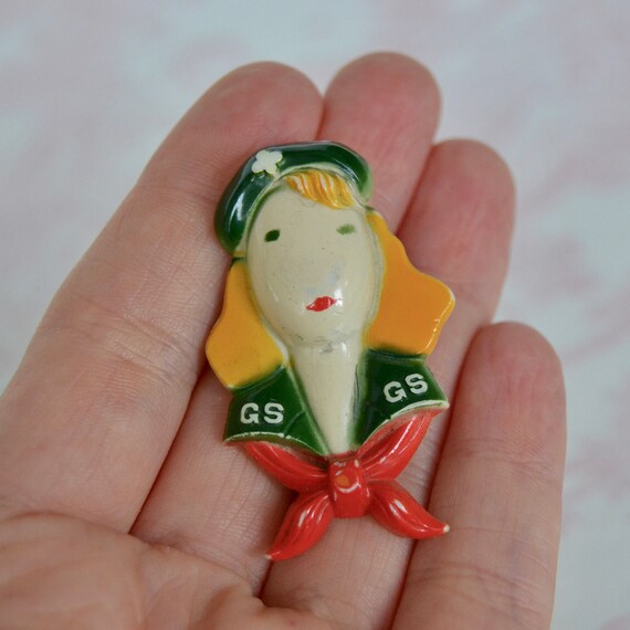 Vintage 1940s Girl Scout Brooch Made of Plastic a… - image 7