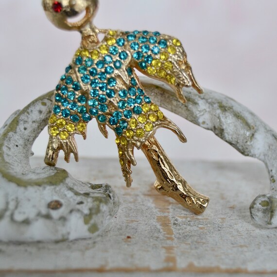 Vintage Scarecrow Brooch Made of Gold Tone Metal … - image 6