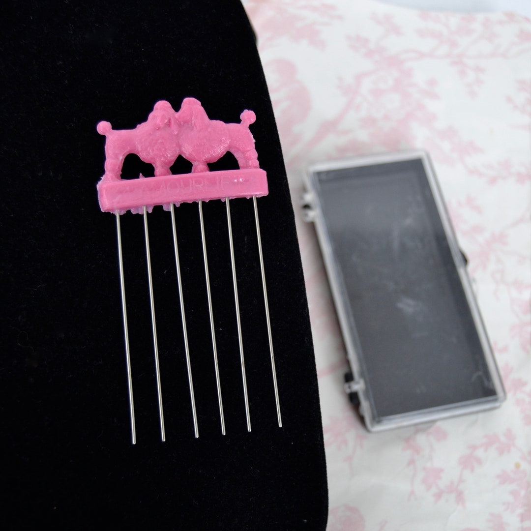 Vintage Hair Pick Comb Glamour Lift With Pink Plastic Poodles in Box by