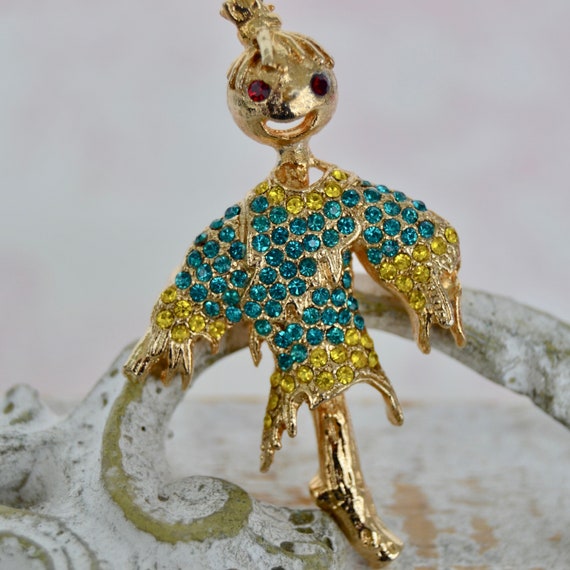 Vintage Scarecrow Brooch Made of Gold Tone Metal … - image 4