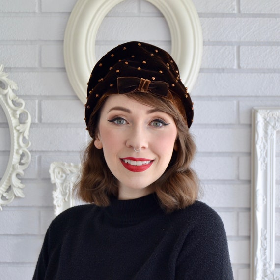 Vintage 1950's/1960's Brown Velvety Hat with Velv… - image 1