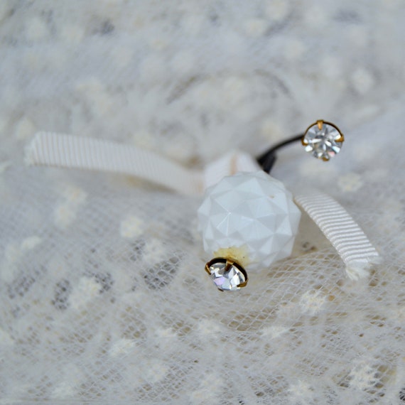 Vintage 1960s Off White and Cream Stiffened Raffi… - image 3