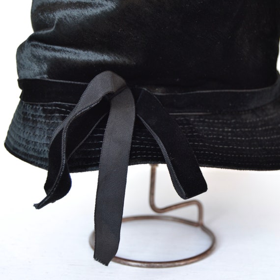 Vintage Black Velvety Hat with Velvet Ribbon and … - image 2