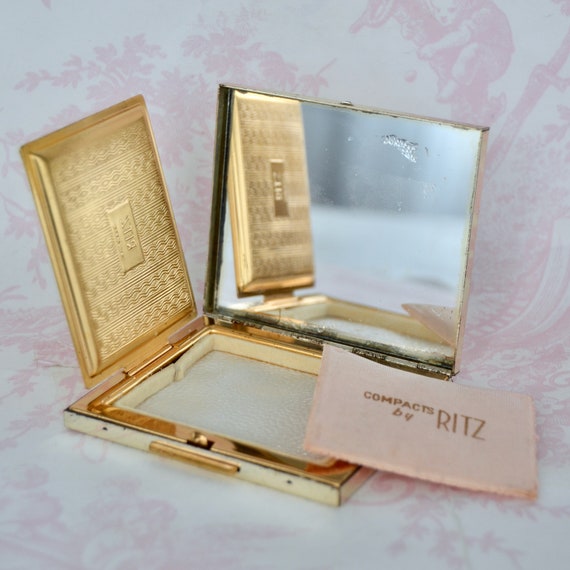 Vintage Powder Compact with a Butterfly and Flowe… - image 7