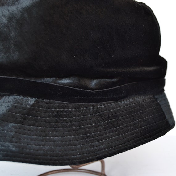 Vintage Black Velvety Hat with Velvet Ribbon and … - image 3