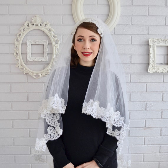 Vintage 1970s Bridal Cap and Veil with Lace Appli… - image 1