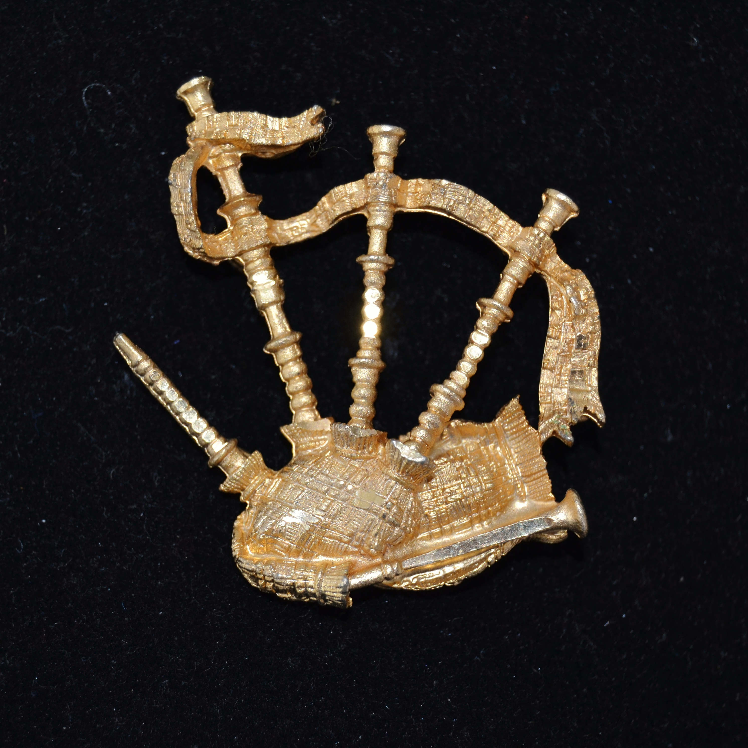 Vintage Bagpipes Brooch in Gold Tone Metal