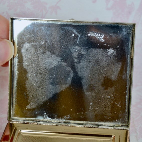 Vintage Powder Compact with a Butterfly and Flowe… - image 9