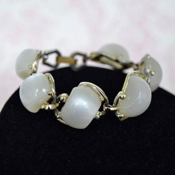 Vintage Bracelet with Thermoset Lucite Plastic in… - image 2