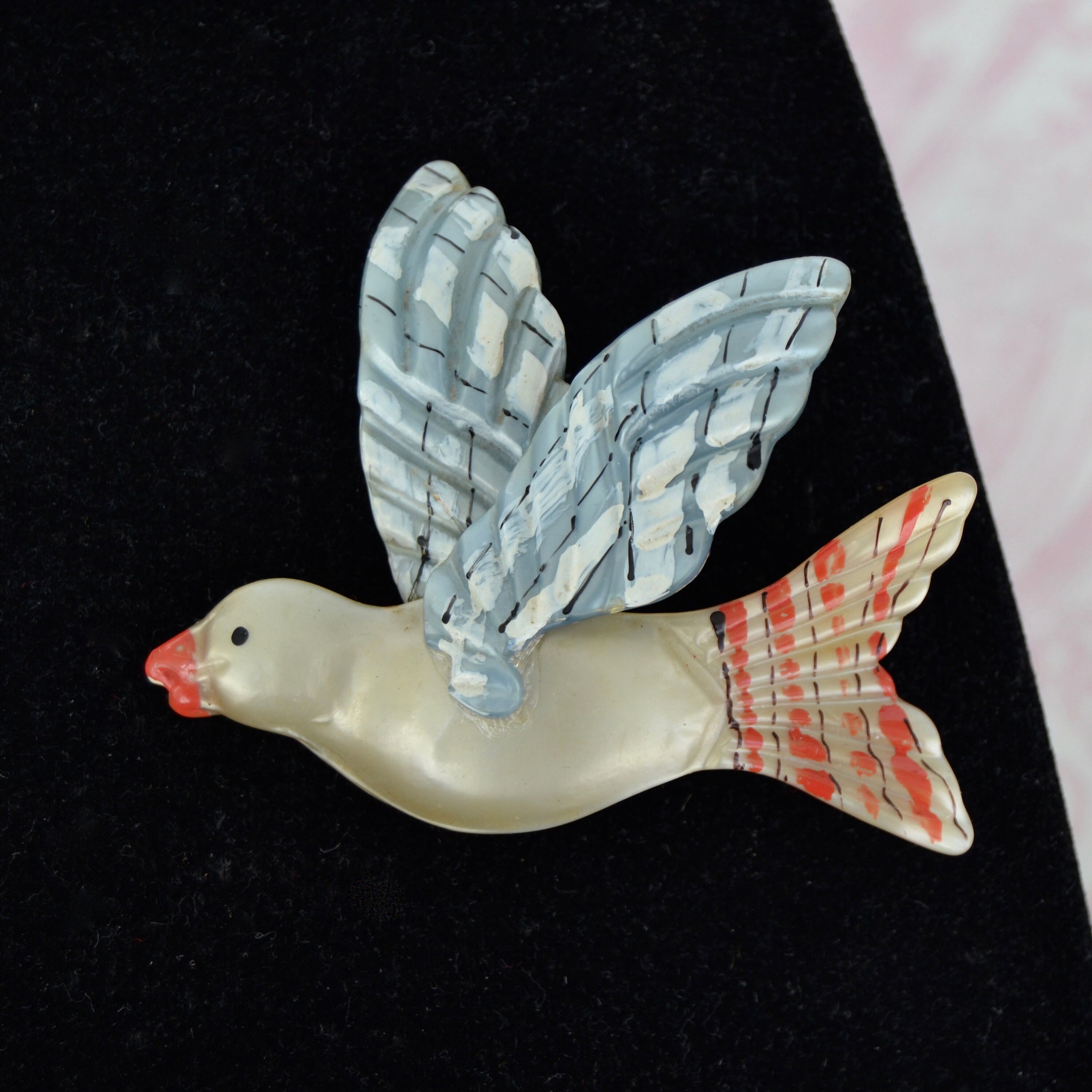Broche Ancienne En Lucite - Couple D'oiseaux Sur Une Branche, Laiton Rose (occasion)