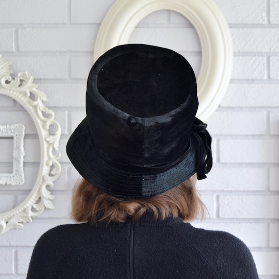 Vintage Black Velvety Hat with Velvet Ribbon and … - image 6