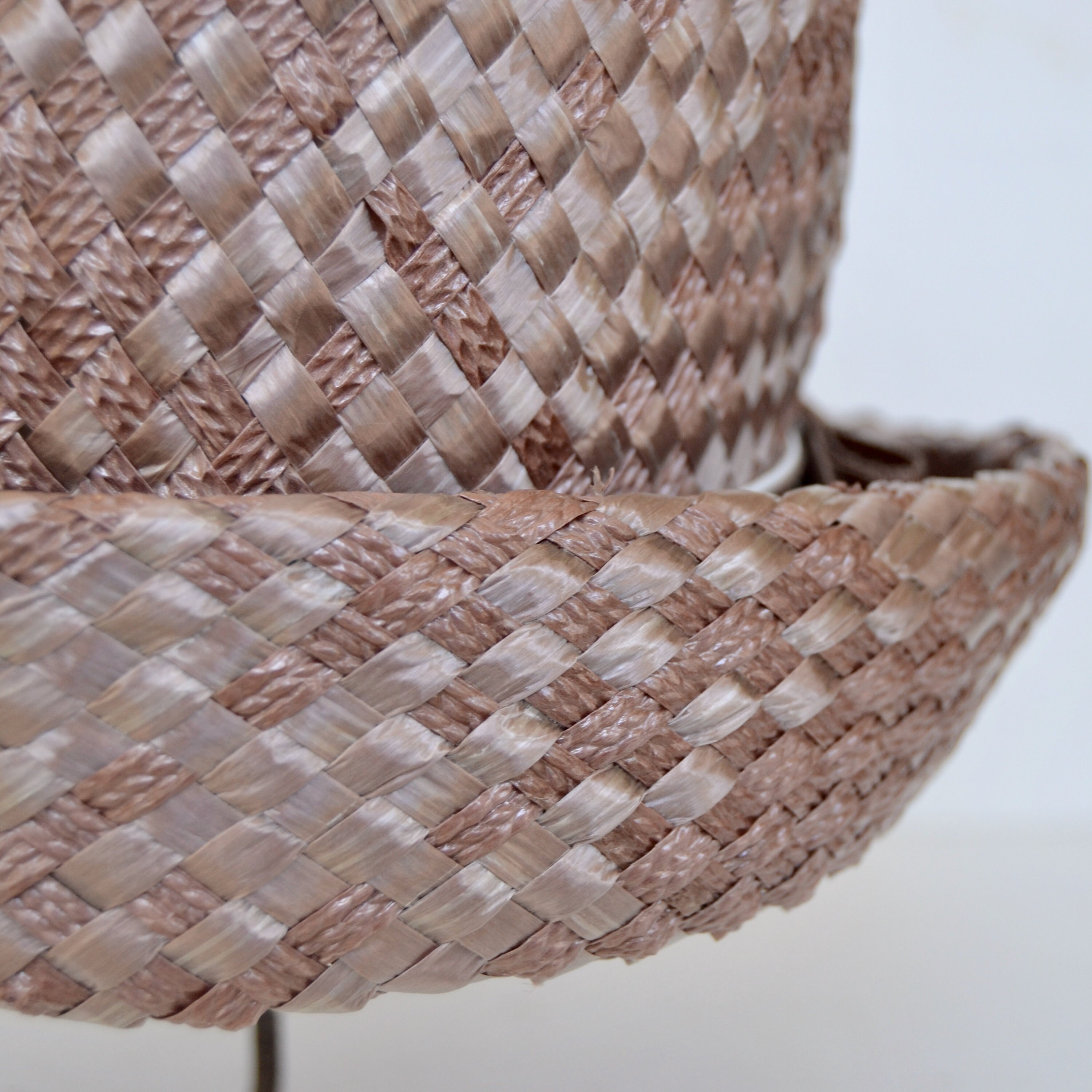 Vintage 1960s Woven Raffia Hat With Ribbon Bow and White  display picture 1