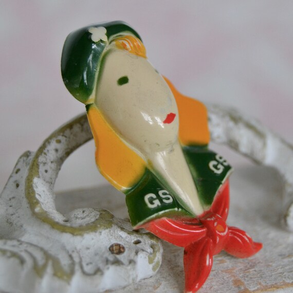 Vintage 1940s Girl Scout Brooch Made of Plastic a… - image 3