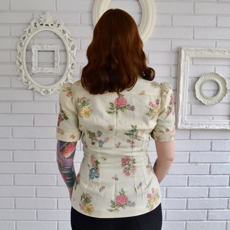 Vintage Cream Short Sleeve Jacket with Flower Print by Whistle Stop Size XS