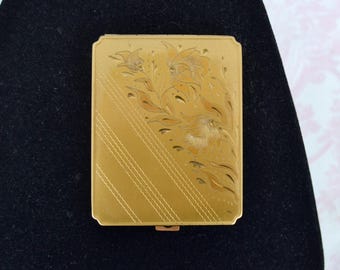 Vintage Compact with Flowers in Gold Tone Metal Marked Superb USA AS IS