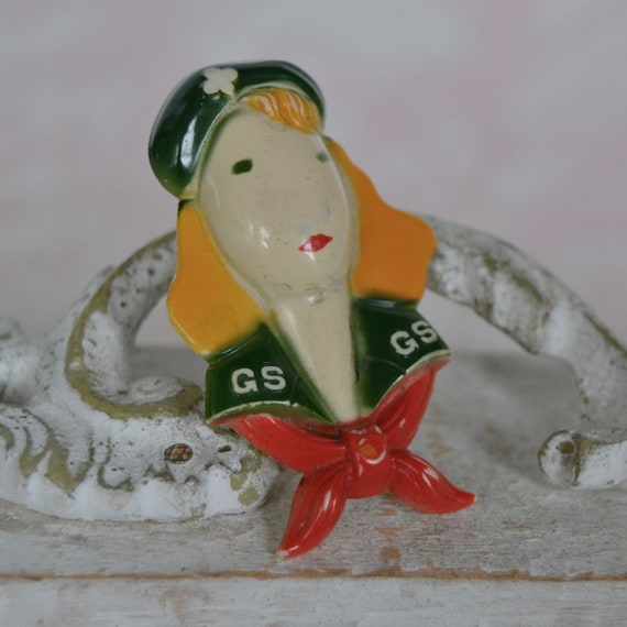 Vintage 1940s Girl Scout Brooch Made of Plastic a… - image 2