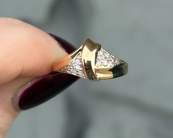 Vintage 14k Yellow Gold Diamond Ribbon Ring – Estate Jewelry