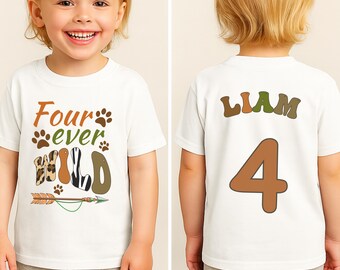 Camiseta de 4.º cumpleaños de Four Ever Wild: traje de safari personalizado, nombre y número personalizados, camiseta de cumpleaños de animal de la selva para niño