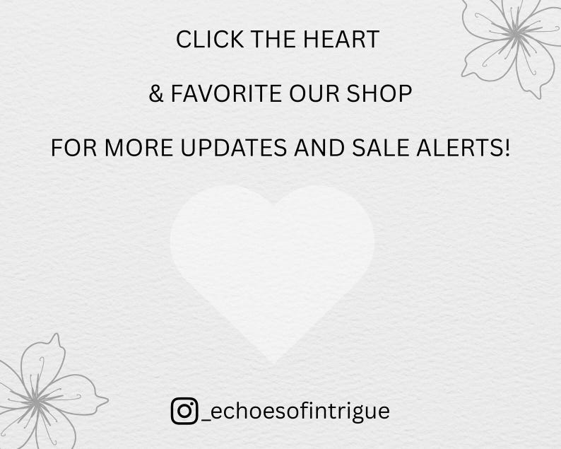 Puede incluir: Fondo gris claro con el texto "CLICK THE HEART & FAVORITE OUR SHOP FOR MORE UPDATES AND SALE ALERTS!". Un coraz&oacute;n blanco en el centro, con dise&ntilde;os florales en las esquinas. El identificador de Instagram "_echoesofintrigue" est&aacute; en la parte inferior.
