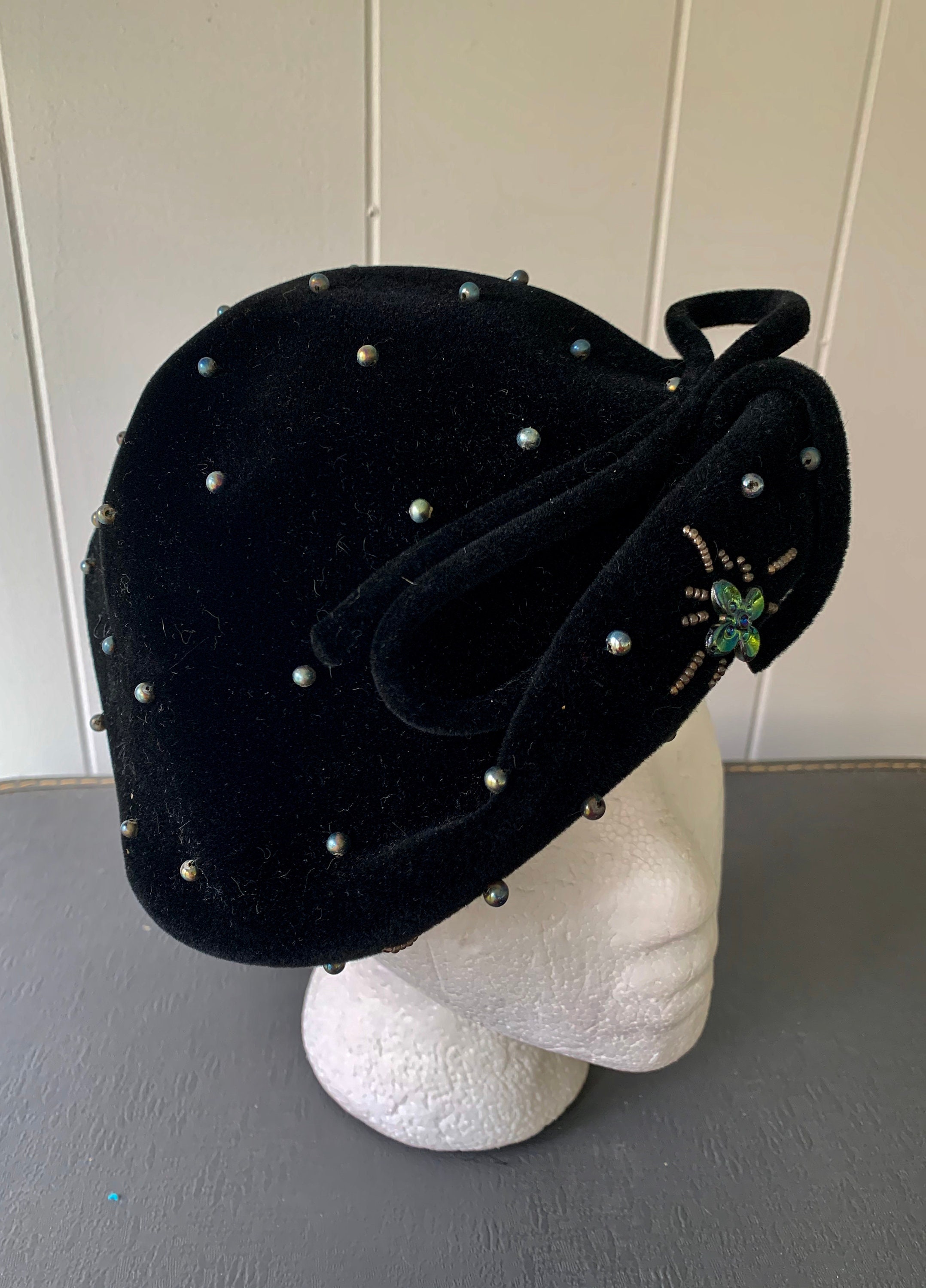 Vintage Midcentury 50\'s Black Velvet Fascinator Hat  With Bow and Rhinestones Fascinator Velvet Original Vintage Hats for Women for sale  main image 4
