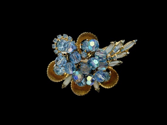 1950s Lovely Long BLUE Crystal glass bead dangle Vintage Brooch