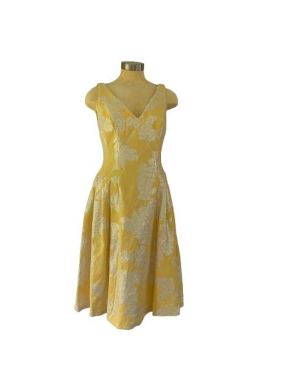 carmen marc valvo gold dress Yellow Sequined Fit Flare Size 10 halterneck