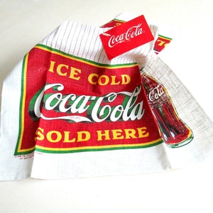 Toalla de cocina de lino Coca Cola vintage de 1990. Coca Cola helada. Se vende aquí. Nueva colección de stock muerto.