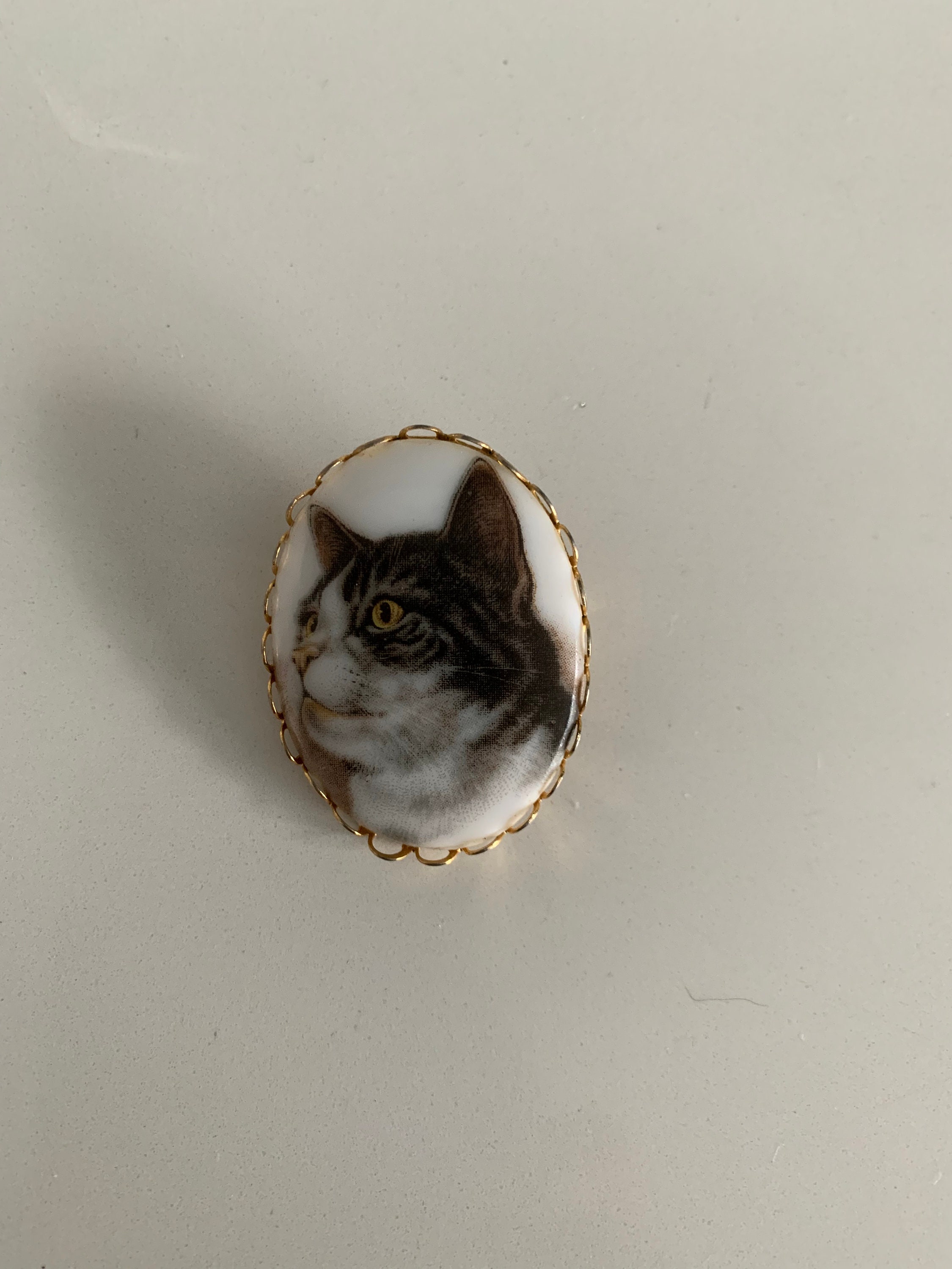 Broche Vintage Style Camée - Motif 'chats Amoureux' - Résine Dorée - Neuf Sans Emballage