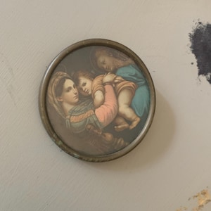 Antique Round Metal Frame Madonna de Seggiola