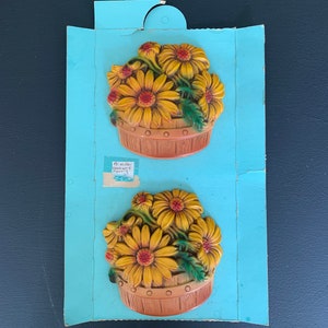 Krijtwerk madeliefjes zonnebloemen muurplaquette // 1968 Miller Studio Home Decor