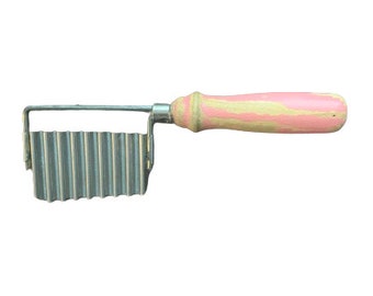 Pink Wood Handle Potato Slicer // Vintage Shabby Farmhouse Home Kitchen