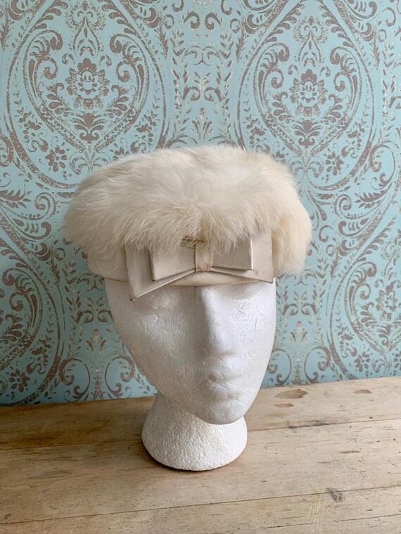 White Rabbit Fur Pillbox Fascinator Beret Hat Mid Century Lady