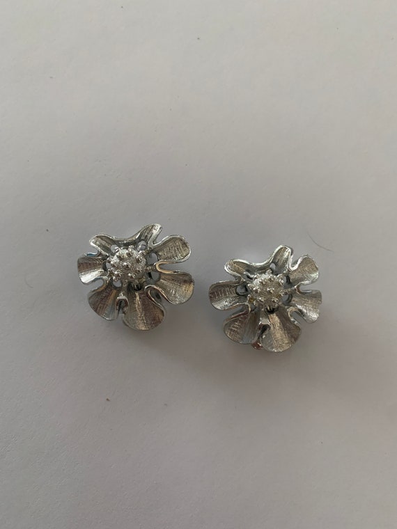 Coro Silvertone Clip On Earrings Two Pairs - image 6