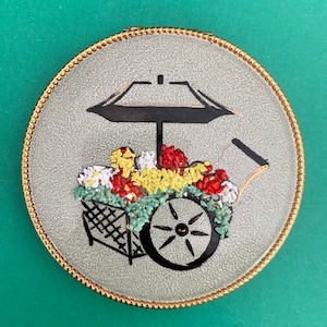 Blumenwagen Guilloche Emaille Schminktup Compact
