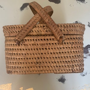 Antique Wicker Small Picnic Basket