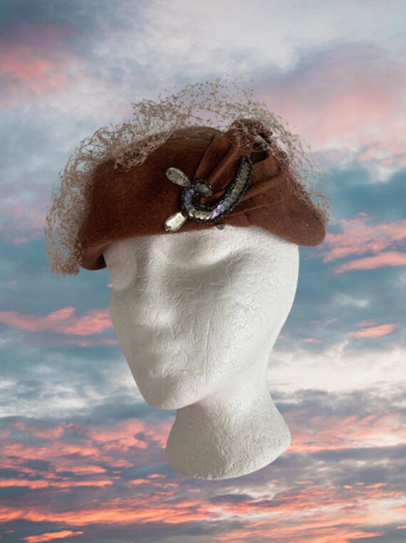 Vintage Mid Century Feather Fascinator Hat w.‎ Brown Grosgrain Ribbon Brown Feather Fascinator Vintage Hats for Women for sale | eBay main image 4
