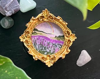 Mini ingelijst landschapsschilderij – lavendelveld met regenboog | Kleine originele kunst