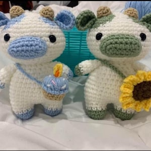 Gehäkelte Kuh - Plüsch - handgemachtes Amigurumi auf dem Bauernhof