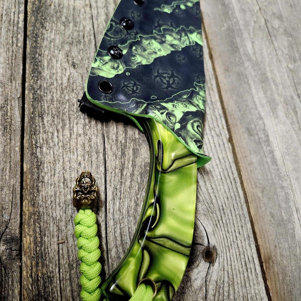 Toxic survival knife