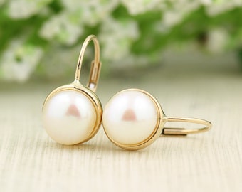 14K  Yellow Gold  Freshwater Cultured Pearl 7.5mm lever Back Earrings--- ST31350