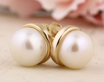 14K  Yellow Gold  Freshwater Cultured Button  Pearl 7.5mm lever Back Earrings--- ST24292