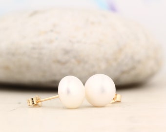 14K Yellow Gold freshwater Cultured Pearl Earrings----PAIR (Perfectly matched pair of white Freshwater  pearl studs)