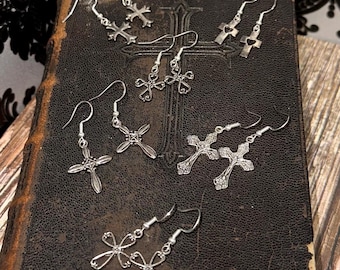 Brincos de Prata com Pingente de Crucifixo - Presente Ideal