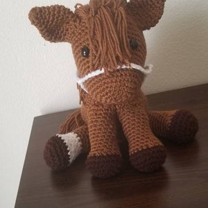 Caballo de crochet, caballo, caballo castaño