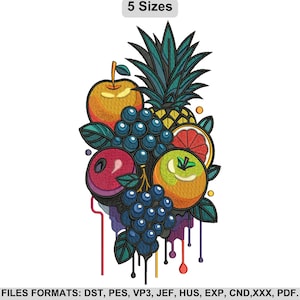 Puede incluir: Un diseño de bordado colorido con una variedad de frutas, incluyendo una manzana, uvas, piña, pomelo y una ciruela. El diseño incluye el texto "5 Sizes" en la parte superior e información sobre el formato de archivo en la parte inferior.