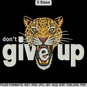 Puede incluir: Un diseño de bordado que muestra una cabeza de leopardo gruñendo con pelaje amarillo y manchas negras. El texto "don't give up" está bordado en letras de bloque gris claro en el centro. Una etiqueta arriba dice "5 Sizes" y los formatos se listan abajo.