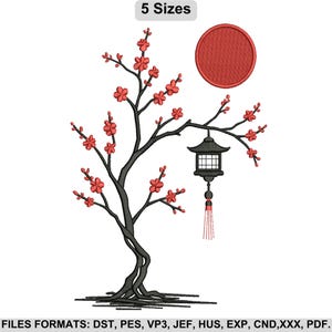Puede incluir: Un diseño de bordado con un árbol estilizado con flores rojas, una linterna japonesa y un círculo rojo. El diseño es en negro, rojo y blanco. El texto "5 Sizes" está en la parte superior. El texto inferior enumera los formatos de archivo.