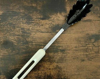 Cuchara para espaguetis BONNY ranurada, utensilio de cocina vintage, color blanco y negro.
